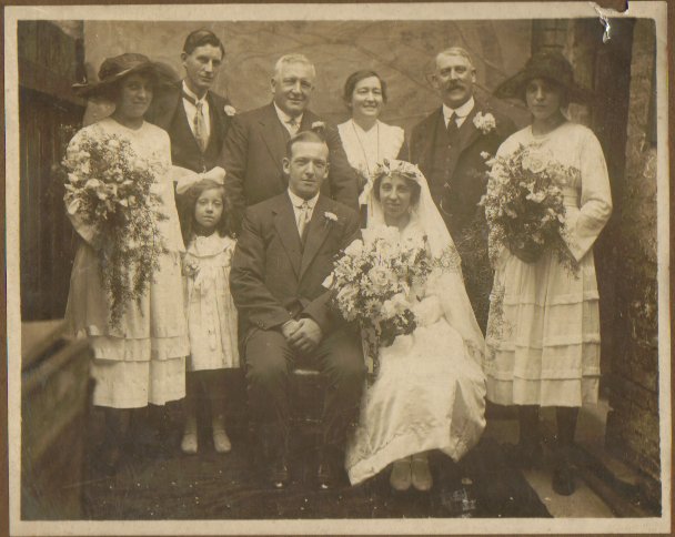 heather_and_freddie__aunty_ada__married_fred_chilvers_who_died_then_fred_rudson____joybells___uncle_jim_williams__auntie_het__henrietta_harriet_nee_cranmer__w_g_cranmer__mrs_v_e_davies.jpg (large)